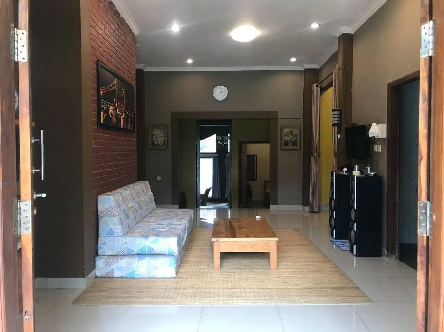 Villa Naumi Бандунг Екстериор снимка