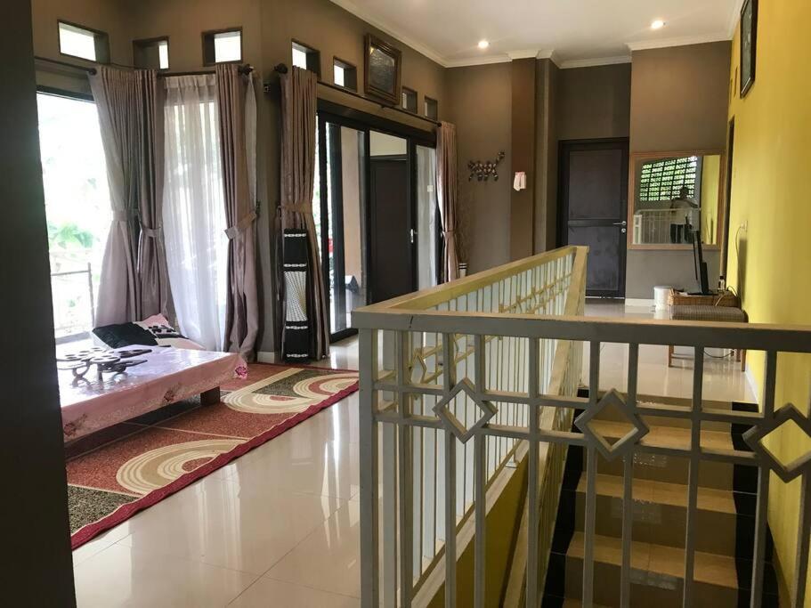 Villa Naumi Бандунг Екстериор снимка