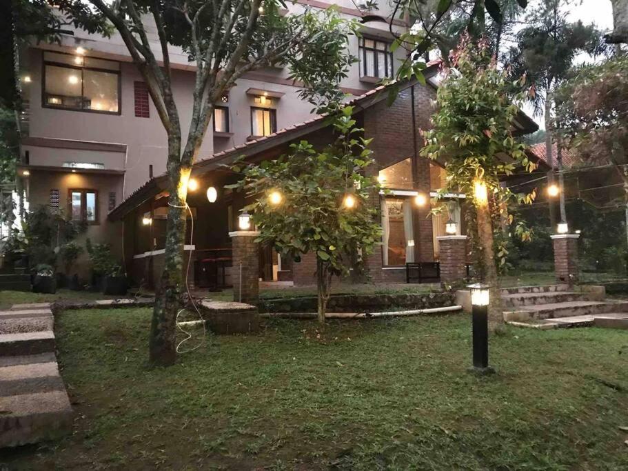 Villa Naumi Бандунг Екстериор снимка