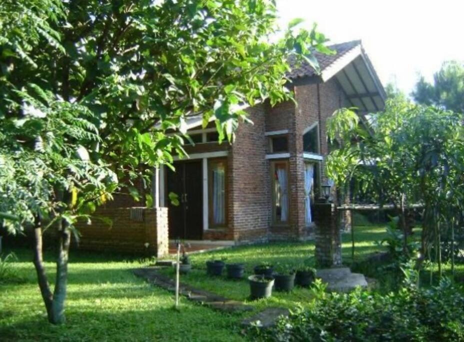 Villa Naumi Бандунг Екстериор снимка
